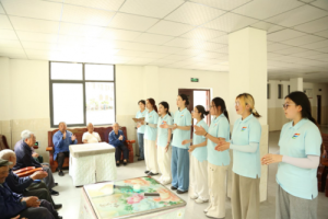 红歌传情寄关怀 反诈护老践初心——重庆外语外事学院西方语学院走进华溪村敬老院