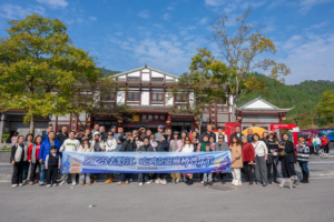 “去黔江，吃鸡杂逛廊桥音乐节”——2025第六届中国黔江鸡杂美食文化节 百车自驾活动圆满收官！