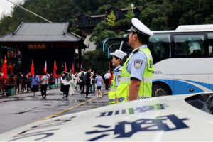 湖北恩施地心谷国庆假期客流创新高 “地心奇航”与非遗展演成亮点